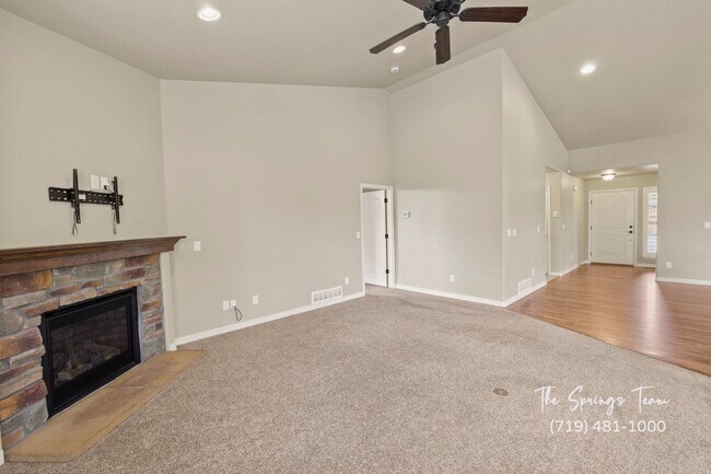 Building Photo - BEAUTIFUL 4BD + BONUS ROOM/3BA/3 CAR GARAG...