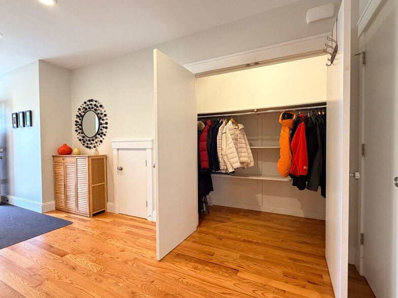 Building Photo - 13 Cottage Ave