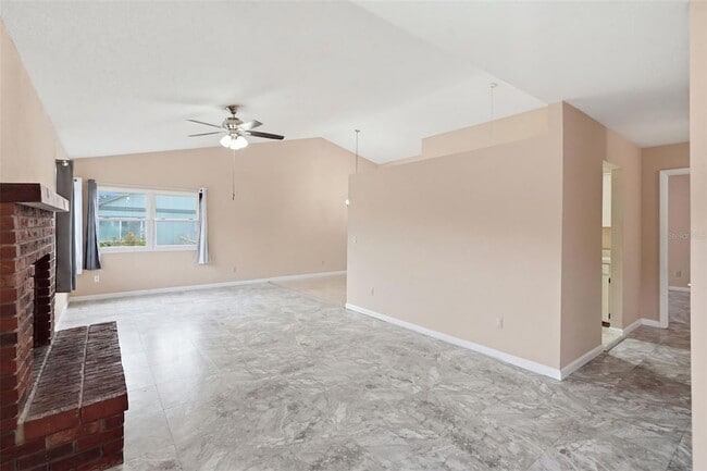 Building Photo - 754 Summerland Dr