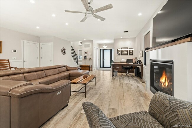 Building Photo - 55 S Phillips Ave