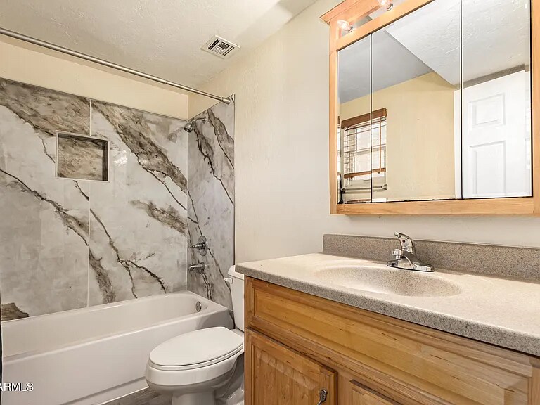 Building Photo - 703 E Taylor St