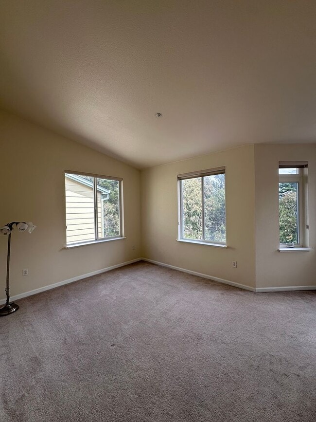Building Photo - $5,500/month – Spacious Daly City Home for Rent
