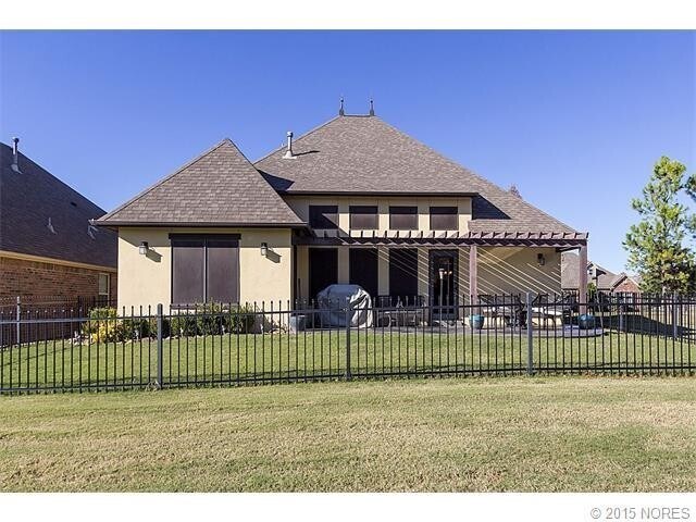 Building Photo - Amazing Home in Broken Arrow