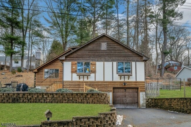 Building Photo - 7 Hillside Rd