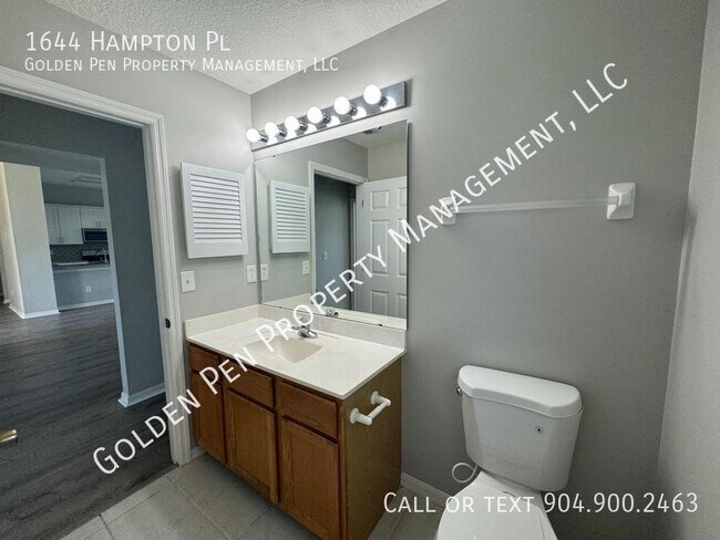 Building Photo - 1644 Hampton Pl