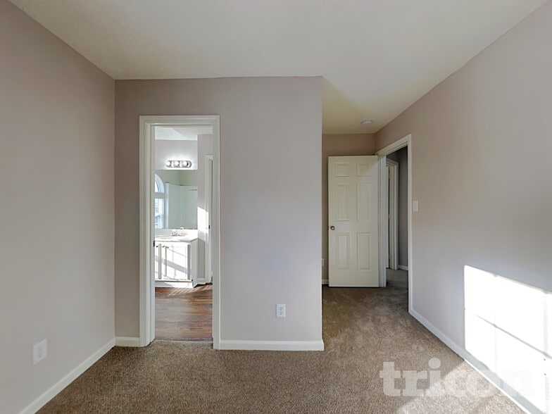 Building Photo - 1606 Oak Knoll Ln