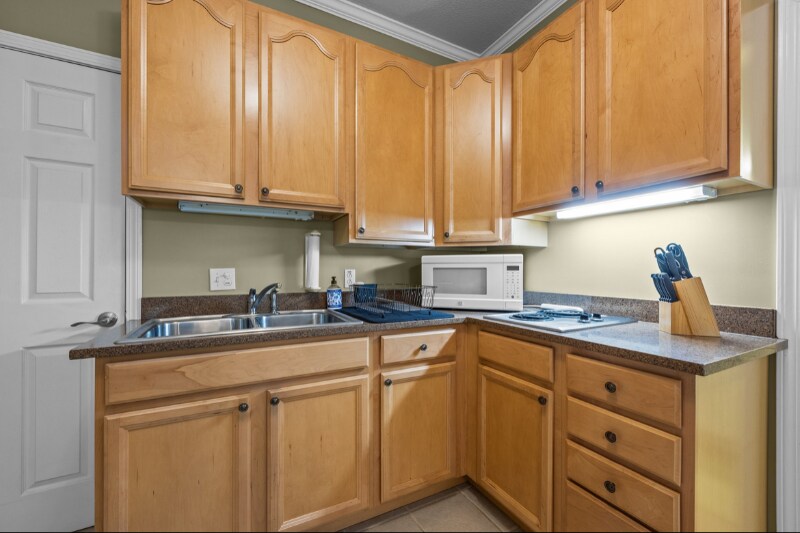 Building Photo - 42 Surrey Run