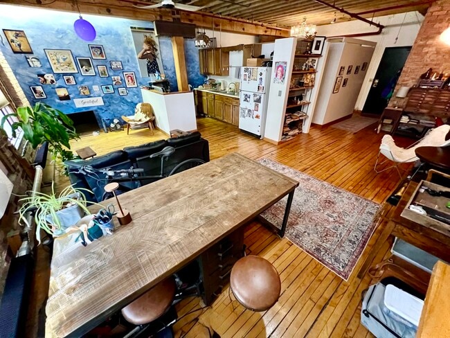 Building Photo - 711 S Dearborn St