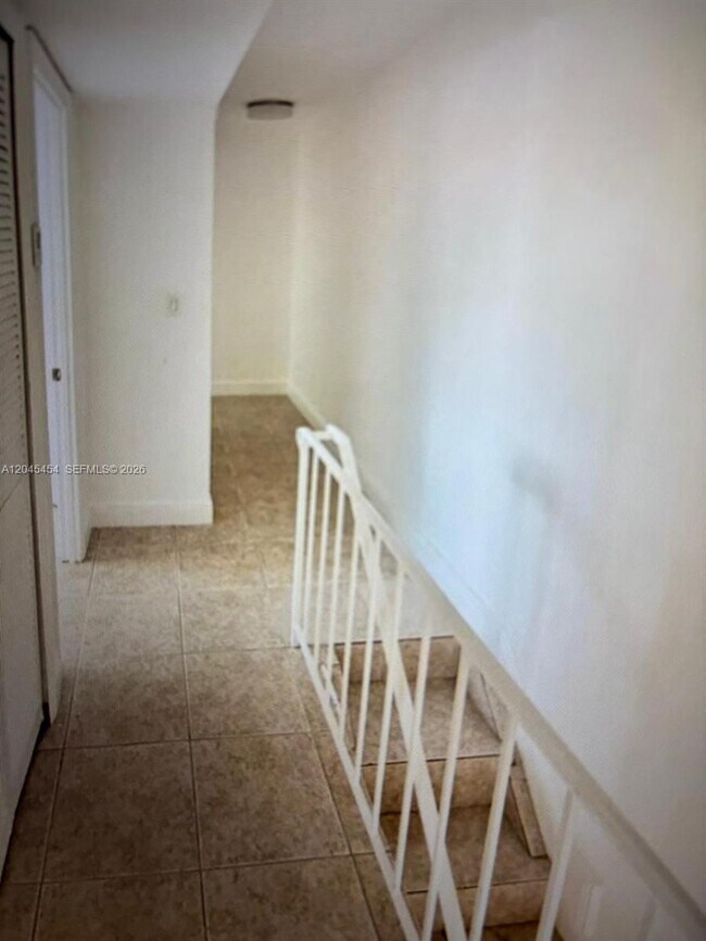 Building Photo - 984 W 40th St