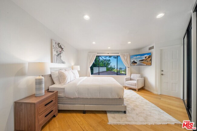 Building Photo - 9305 Beverlycrest Dr