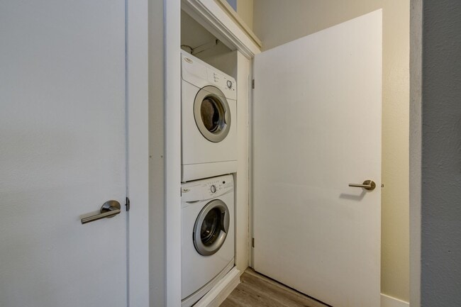 Building Photo - 3460 Madison Ave