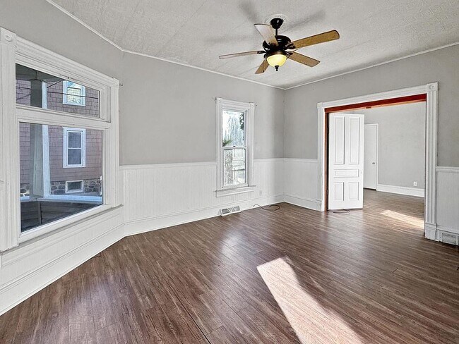 Building Photo - 368 Garfield Ave