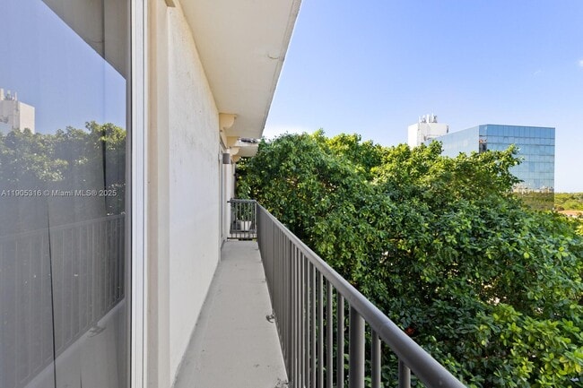 Building Photo - 2701 SW 3rd Ave