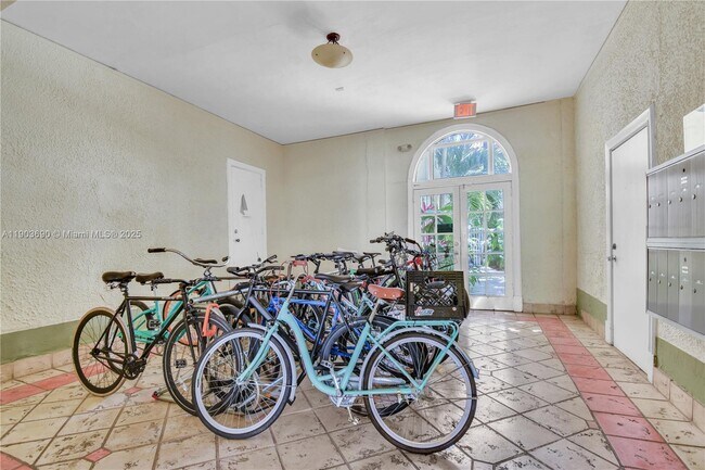 Building Photo - 900 16th St