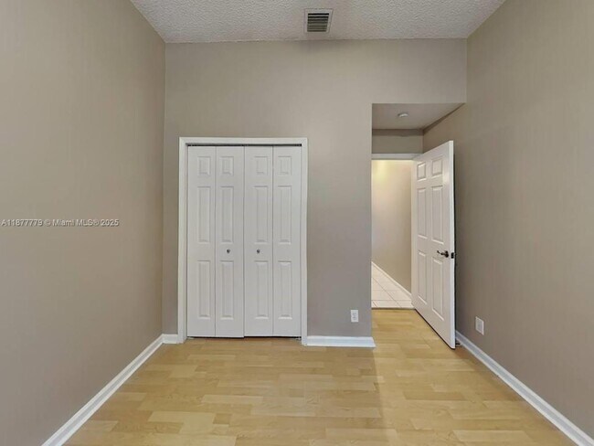 Building Photo - 1401 Banyan Cir