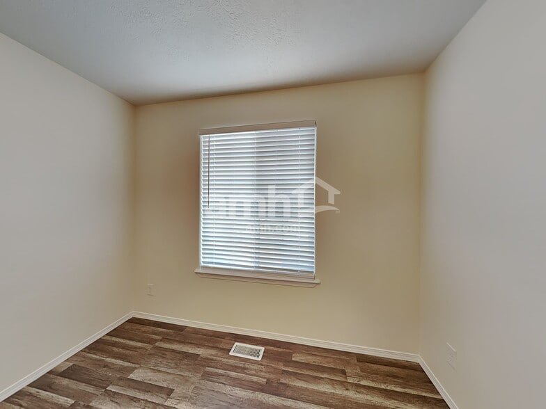 Building Photo - 16605 Sadie Ave