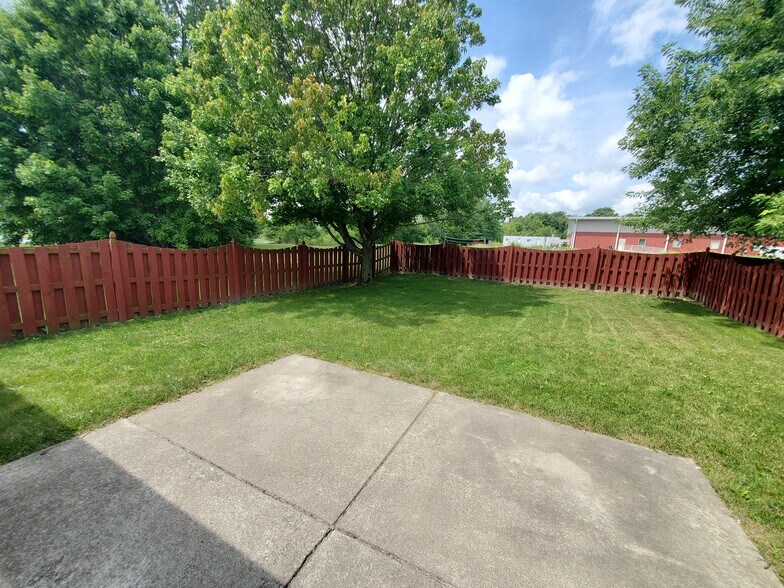 Fenced in back yard - 2450 Hopkins Dr