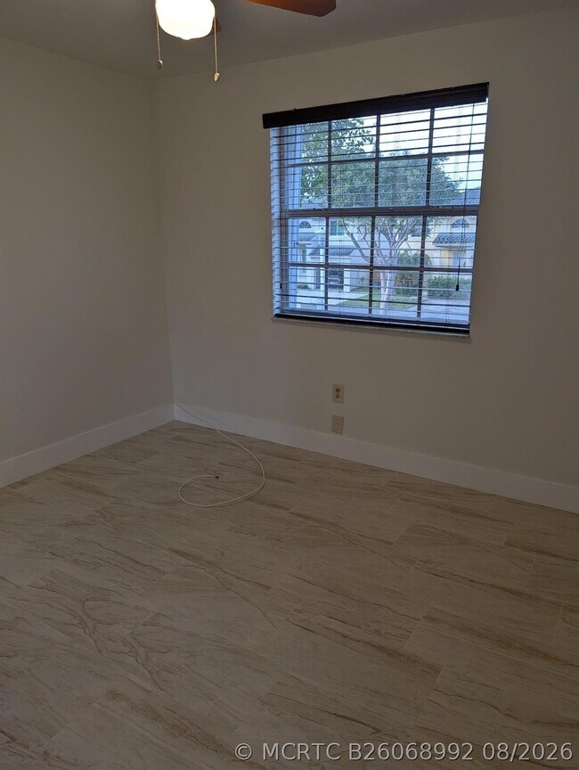 Building Photo - 9851 SW 117th Ct