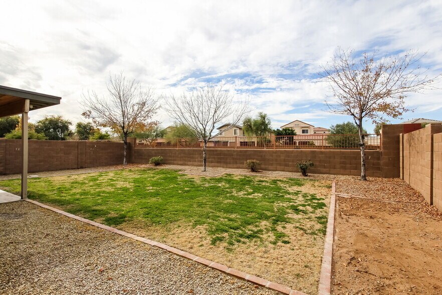 Building Photo - 5722 N 124th Ln