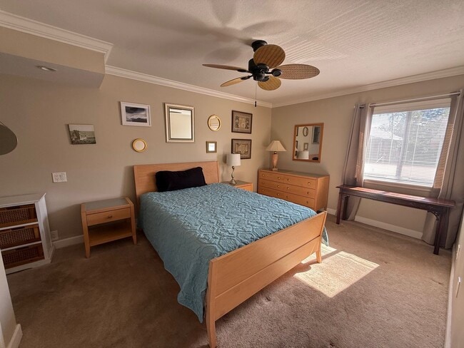 Building Photo - Beautiful 2BR/2BA Condo Centrally located in Sarasota!