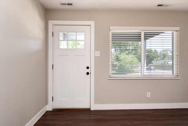 Building Photo - 5290 Highline Pl