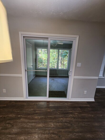 Building Photo - 4000 Riverlook Pky SE