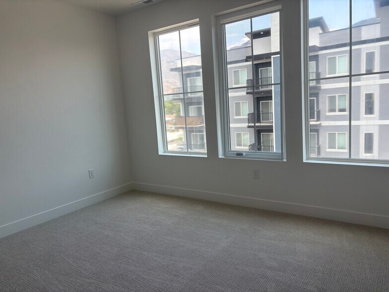 Building Photo - 17 N 1000 W