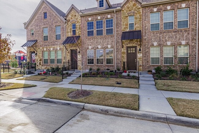 Building Photo - 326 Shasta Dr