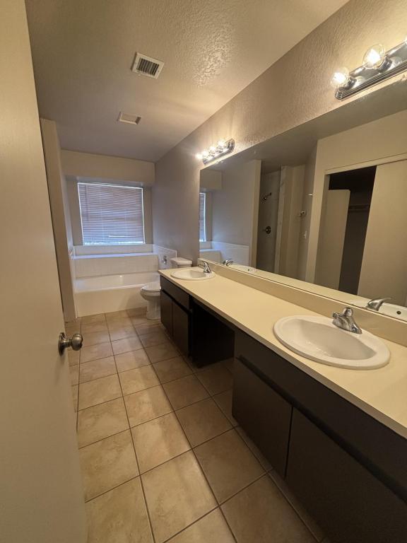 Building Photo - 3556 W Avenida Del Mar