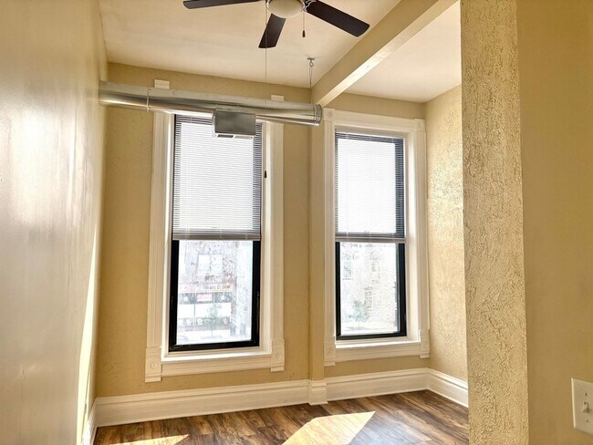 Building Photo - 10 N State St