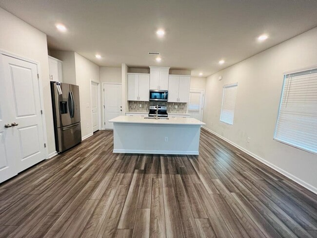 Building Photo - 280 Brook Farm Ln