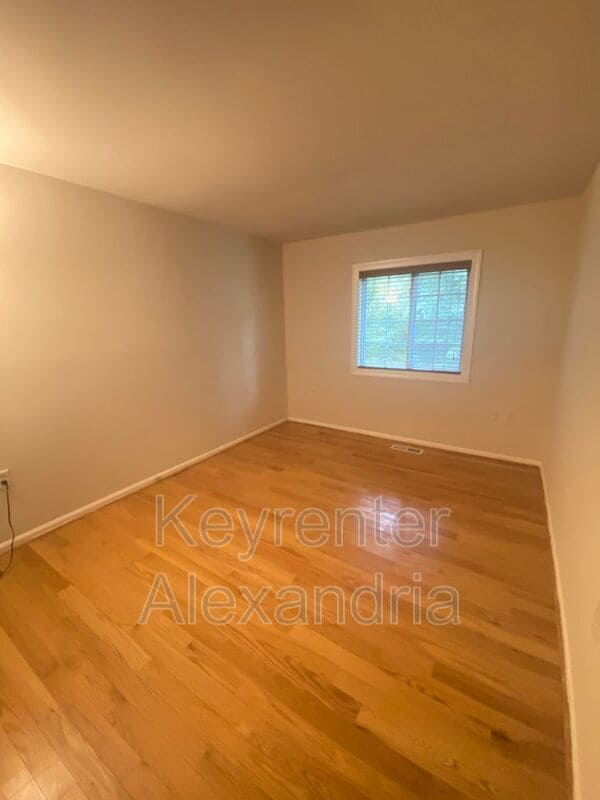 Building Photo - 5923 Kara Pl