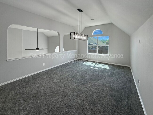 Building Photo - 801 Renault Way
