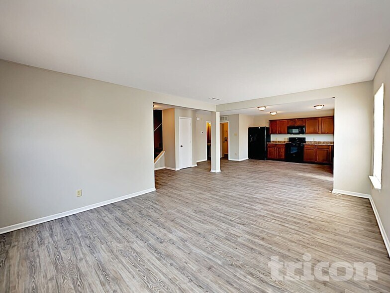 Building Photo - 10152 Golden Dr