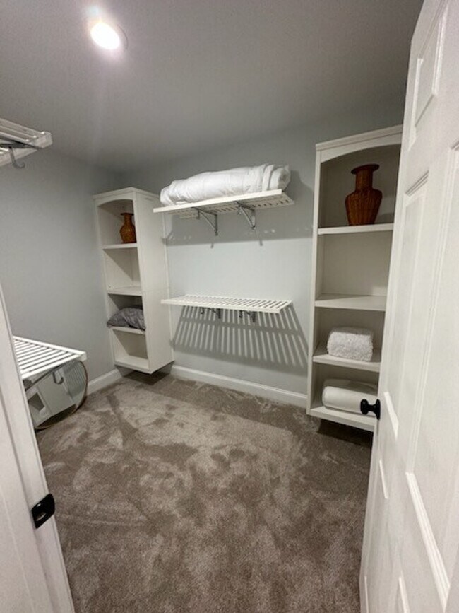 Building Photo - 24 Seth St