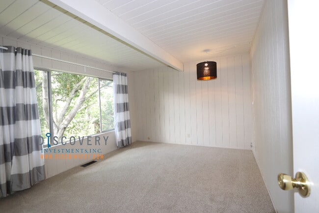 Building Photo - Contemporary Montclair 3+ Bedroom Canyon H...