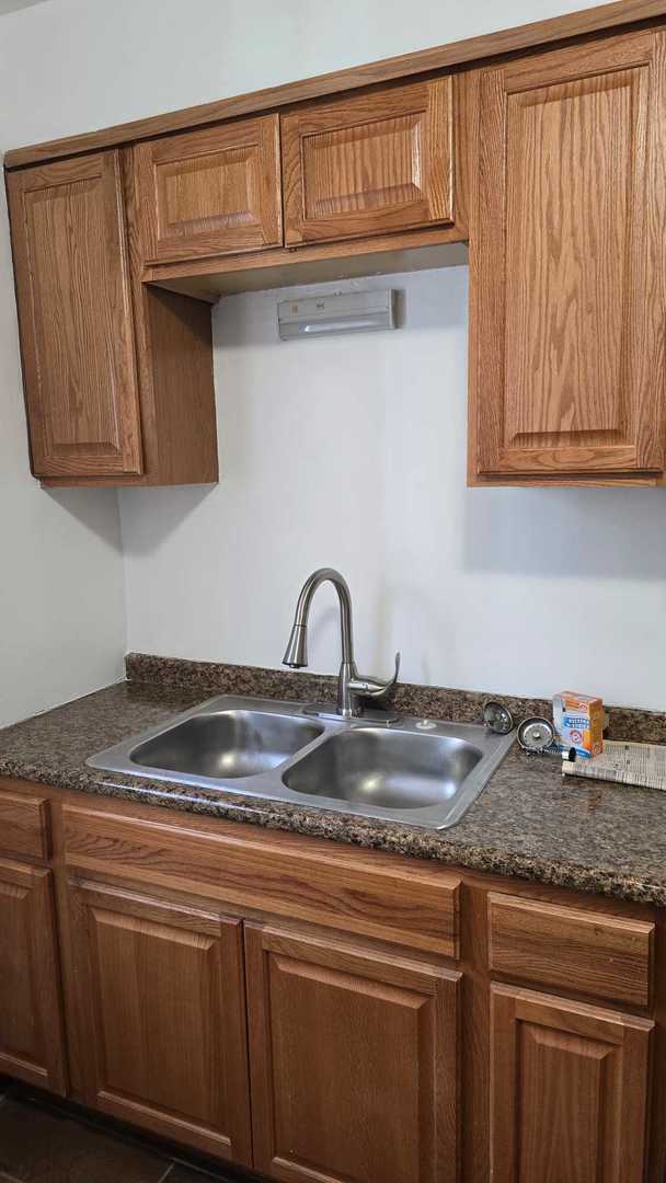 Building Photo - 11926 S La Salle St