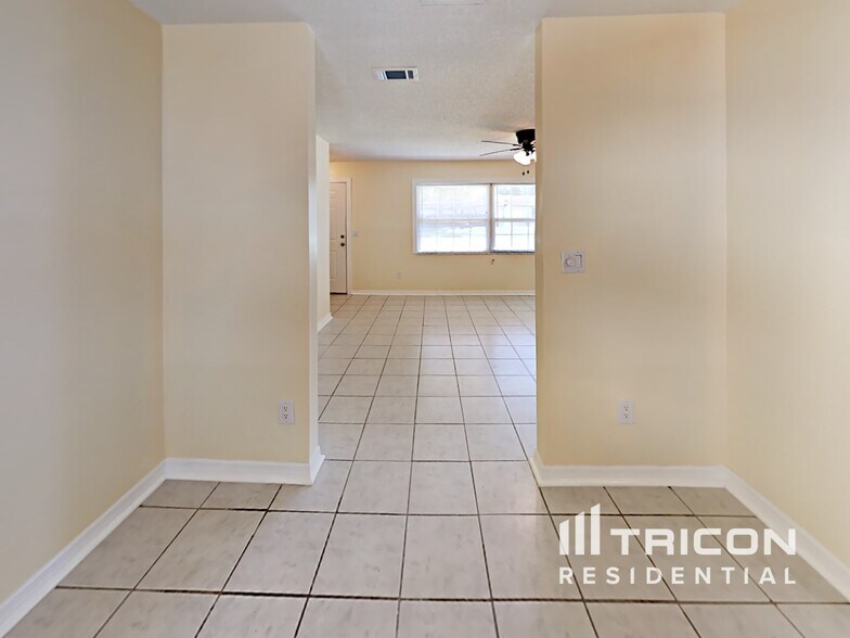 Building Photo - 569 Aquarius Concourse