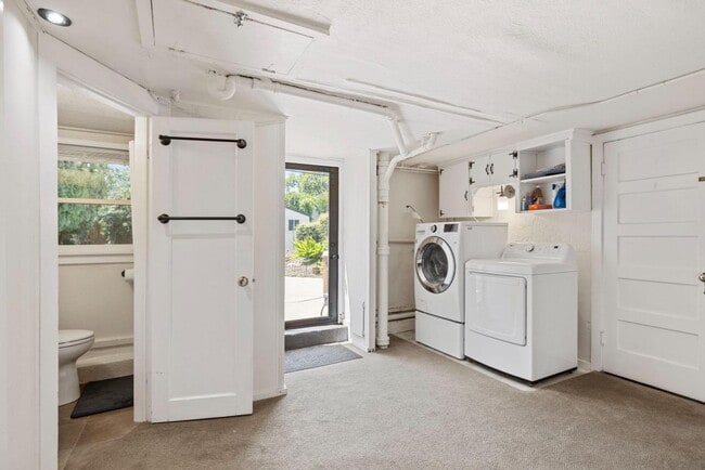 Building Photo - (POOL!) 3 bed/2 bath - 1935 Spanish Coloni...