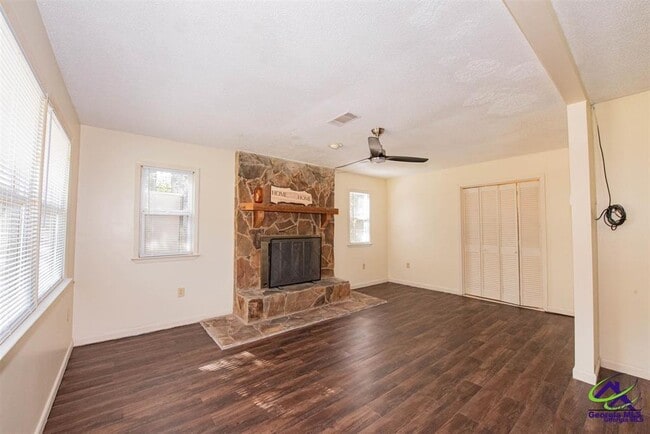 Building Photo - 111 Briarwood Dr