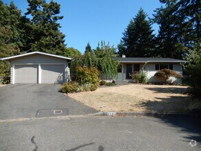 Building Photo - Spacious Daylight Rambler in Desirable Fir...