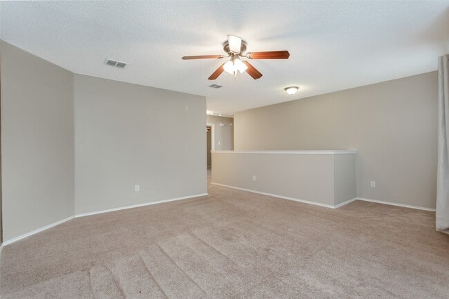 Building Photo - 2700 Peach Dr