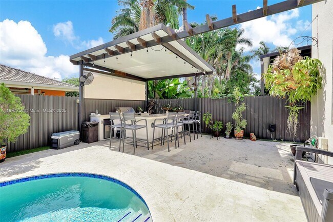 Building Photo - 5040 SW 159th Ave