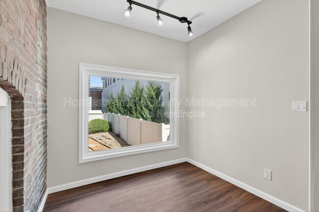 Building Photo - 4561 Laclede Ave