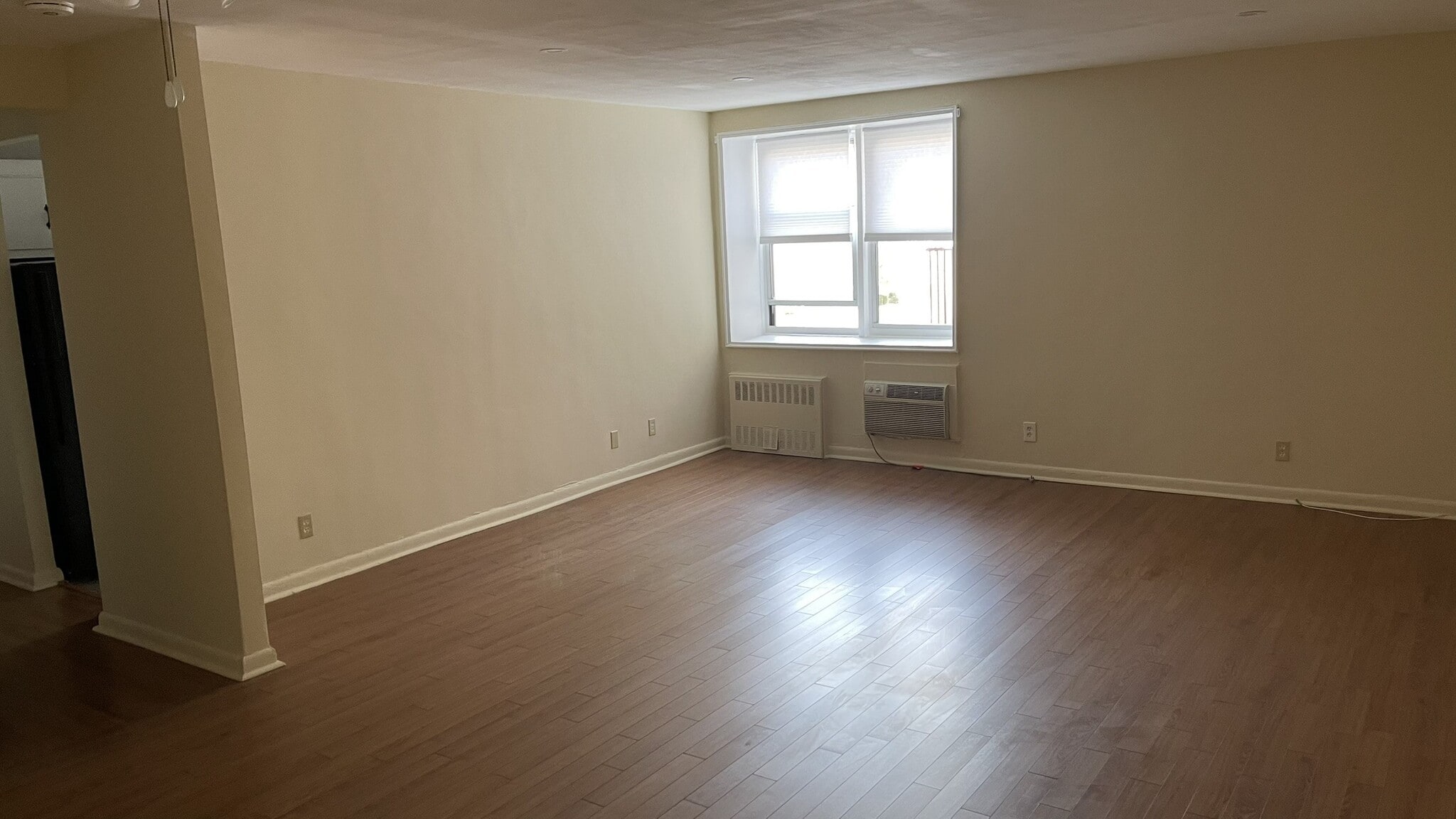 Building Photo - 3 Sadore Ln