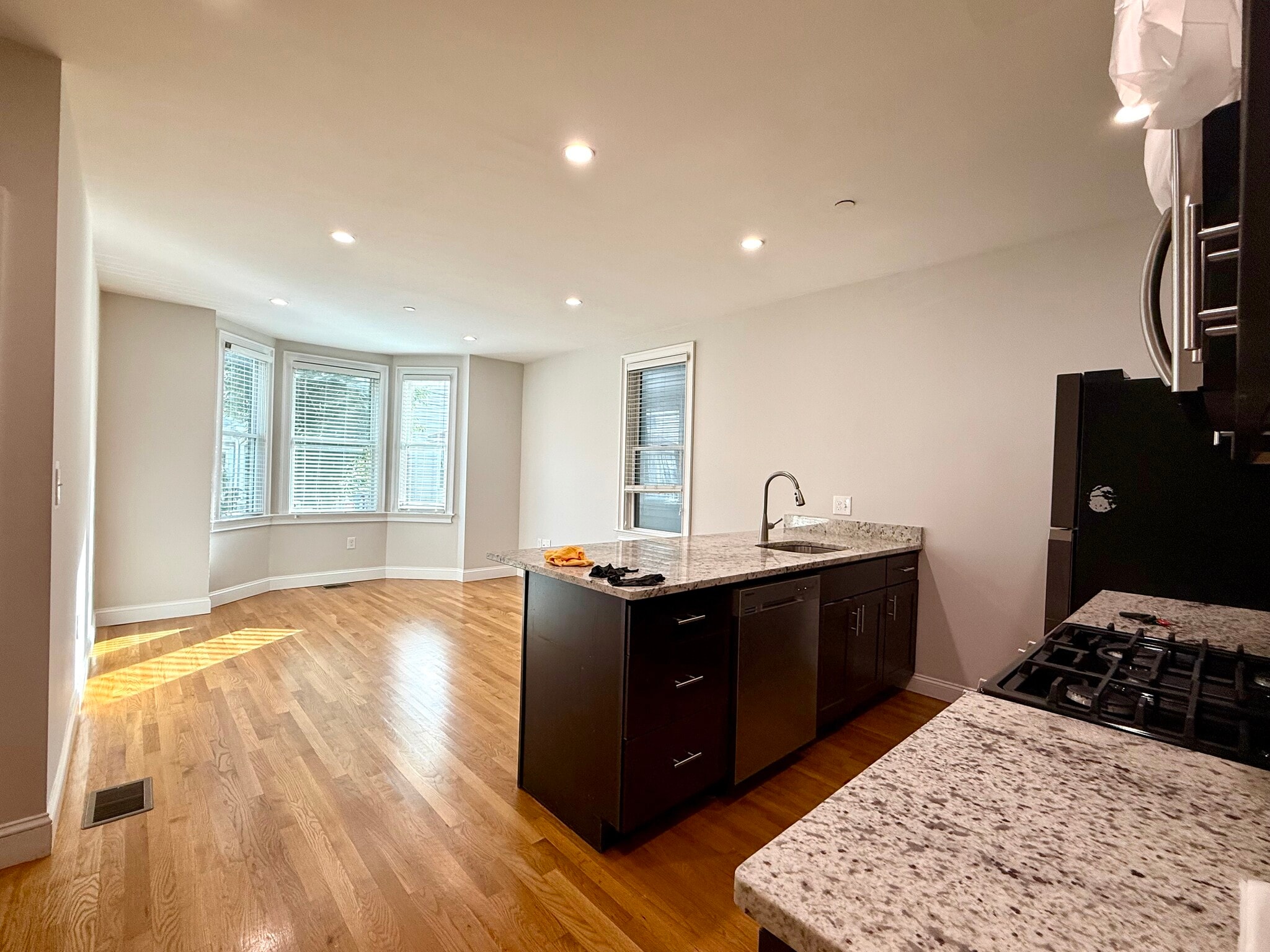 Building Photo - 19 Plymouth St