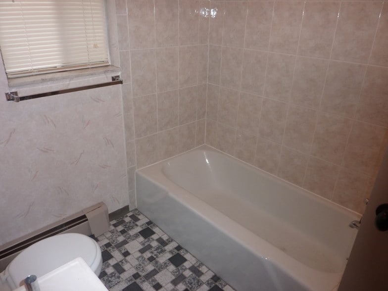 Building Photo - 749 S Millvale Ave