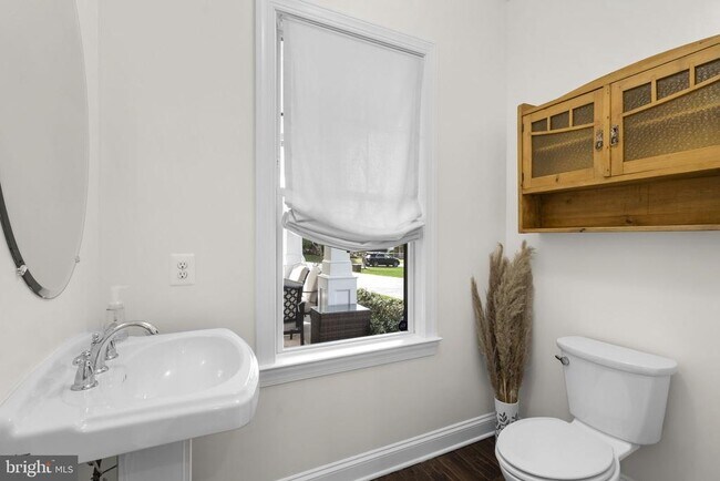 Building Photo - 17601 Crystal Spring Terrace