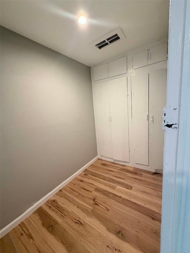 Building Photo - 705 St Martin Dr