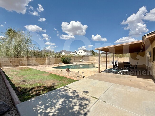 Building Photo - 10312 E Cactus Rd